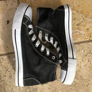 Canvas Sneakers in Womens Size 9